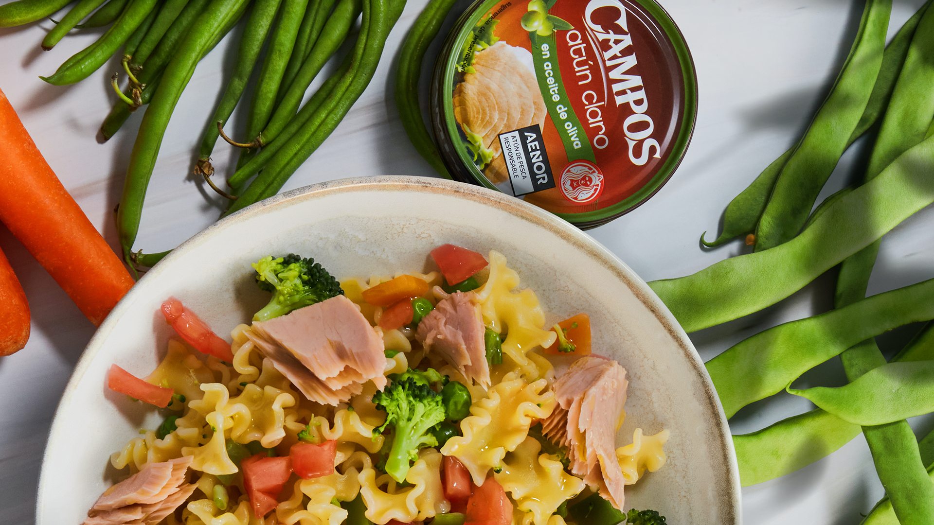 ENSALADA DE VERDURA Y PASTA CON ATÚN