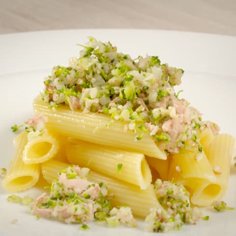 Cous-cous con pasta de brocolo y coliflor