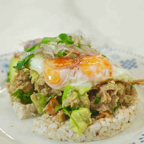 Torta de huevo, Atún Claro Campos y aguacate