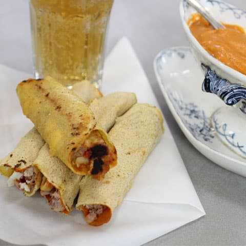 Burrito de At&uacute;n Claro Campos con Salsa Romesco Salome