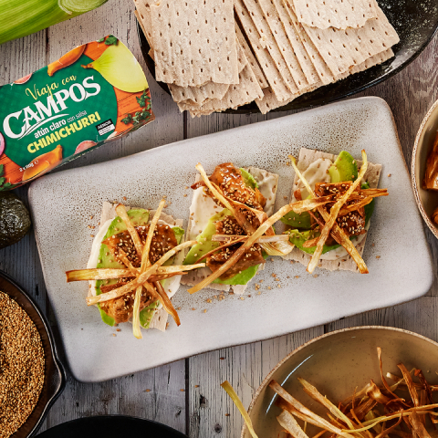 Imagen Tostadas con Atún Claro con salsa Chimichurri